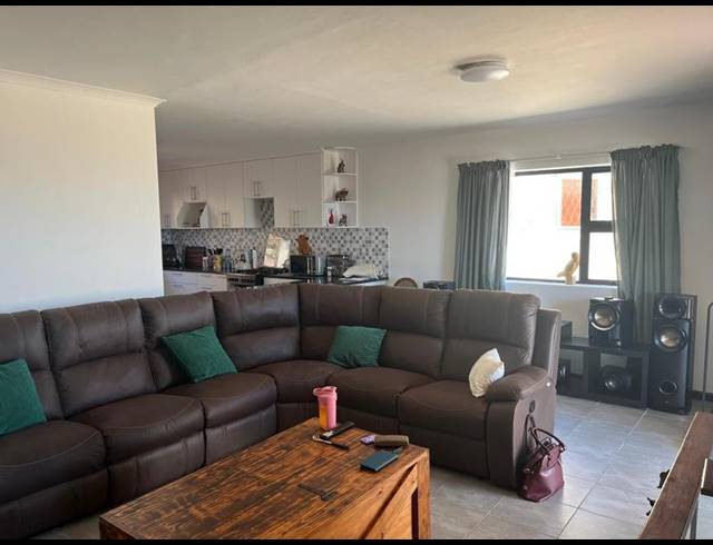 3 BEDROOM TOWNHOUSE FOR SALE IN MOSSEL BAY CENTRAL